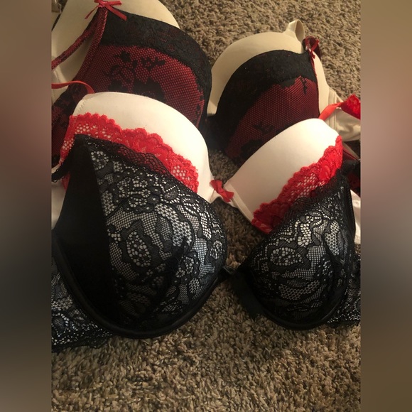 Victoria’s Secret Bra Bundle - Picture 2 of 8